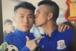 开云体育官网-赵明剑晒昔日合照：于汉超我想蹭你流量，你怎么那么牛逼呐？