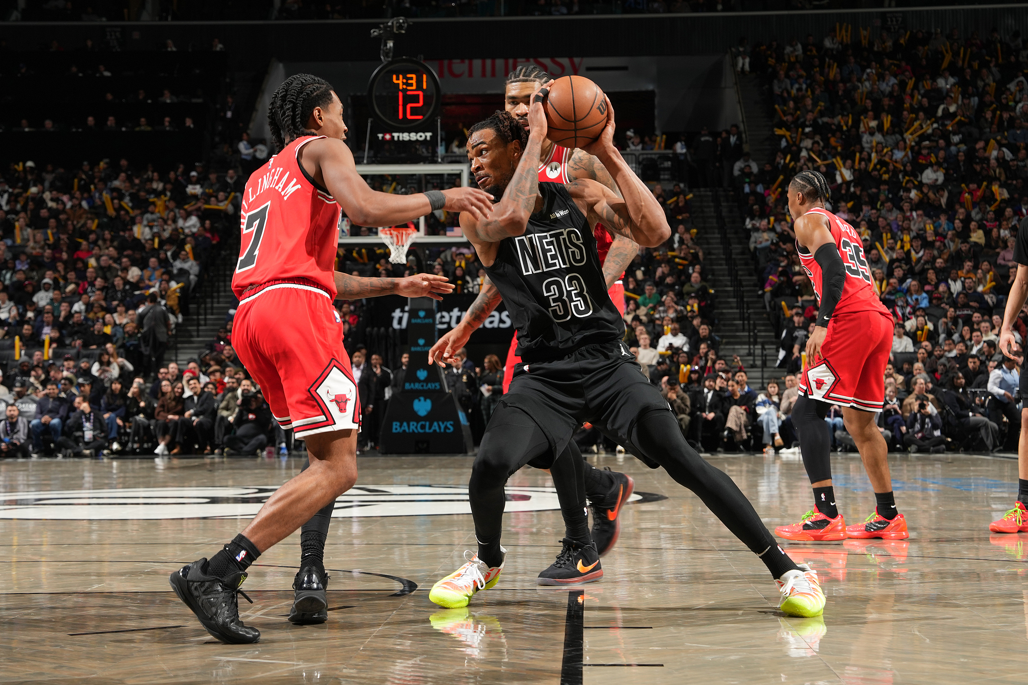 克拉克斯顿28+10西蒙斯23+7 篮网主场力擒公牛